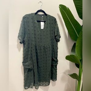 Green short sleeve shirt dress with pom-pom details and pockets